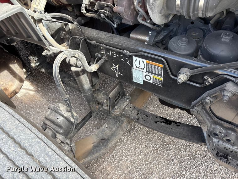 image for item YA1304 2019 Peterbilt 579 semi truck