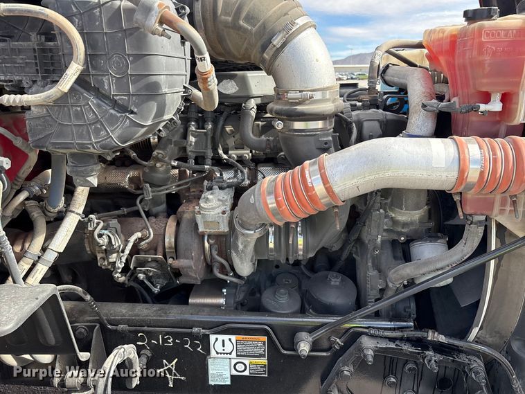 image for item YA1304 2019 Peterbilt 579 semi truck