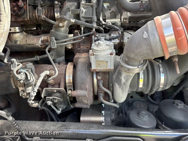 image for item YA1304 2019 Peterbilt 579 semi truck