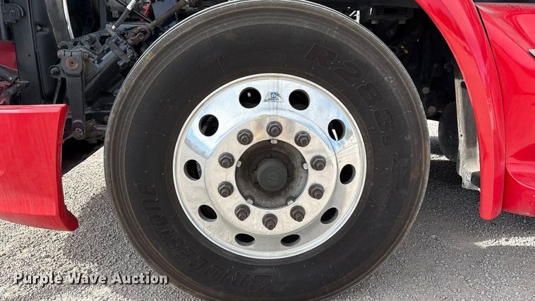 image for item YA1304 2019 Peterbilt 579 semi truck