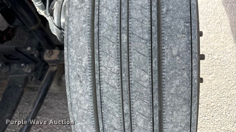 image for item YA1304 2019 Peterbilt 579 semi truck