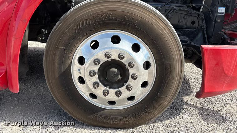 image for item YA1304 2019 Peterbilt 579 semi truck