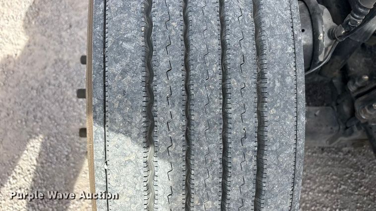 image for item YA1304 2019 Peterbilt 579 semi truck