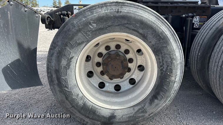 image for item YA1304 2019 Peterbilt 579 semi truck