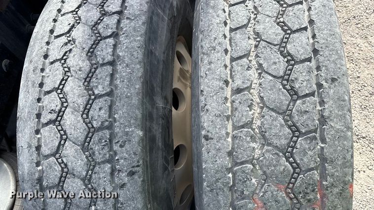 image for item YA1304 2019 Peterbilt 579 semi truck