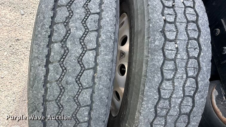 image for item YA1304 2019 Peterbilt 579 semi truck