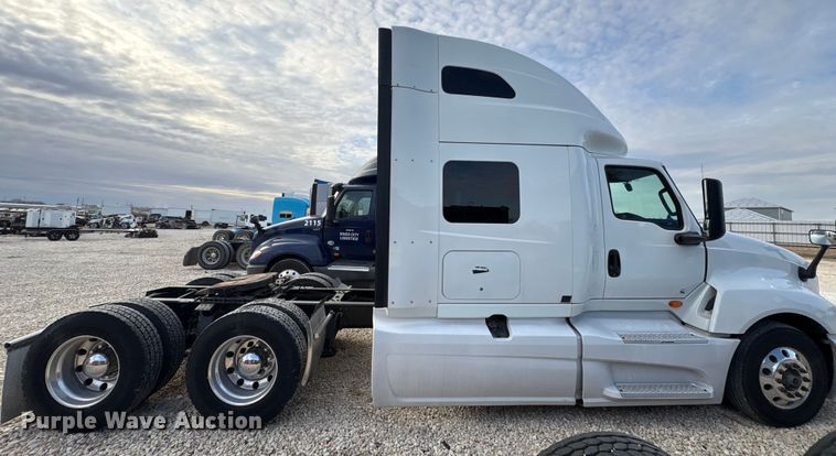 image for item YA1340 2019 International LT625 semi truck