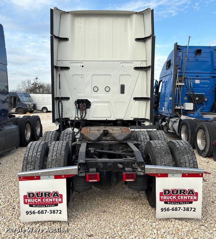 image for item YA1340 2019 International LT625 semi truck