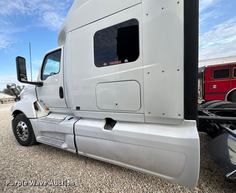 image for item YA1340 2019 International LT625 semi truck
