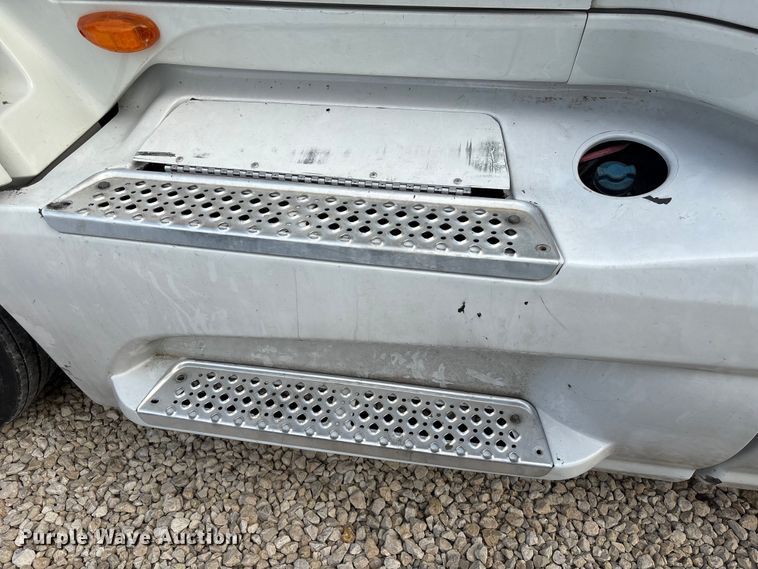 image for item YA1340 2019 International LT625 semi truck