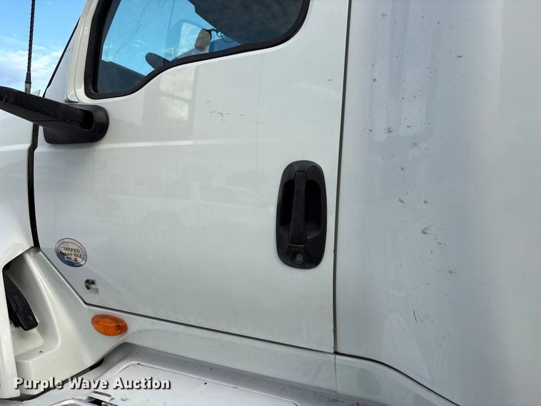 image for item YA1340 2019 International LT625 semi truck