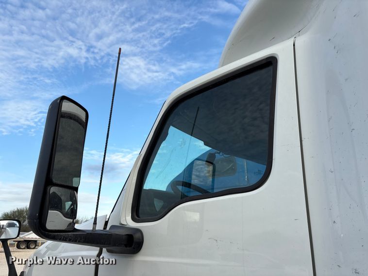 image for item YA1340 2019 International LT625 semi truck