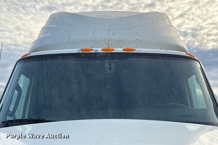 image for item YA1340 2019 International LT625 semi truck