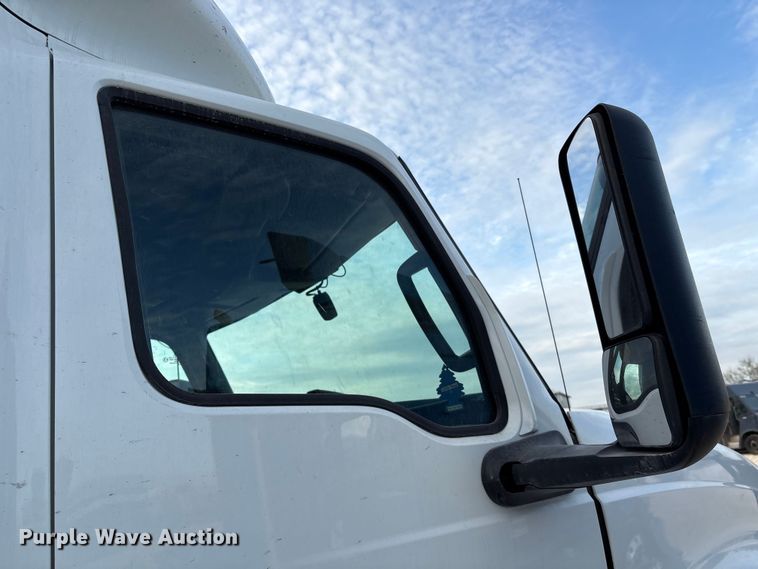 image for item YA1340 2019 International LT625 semi truck