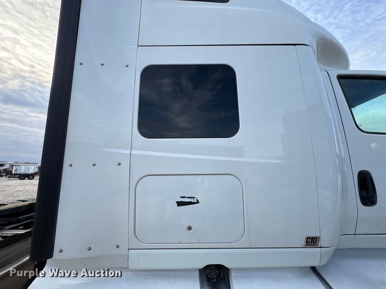 image for item YA1340 2019 International LT625 semi truck
