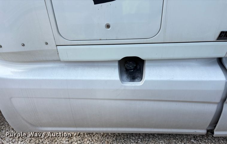 image for item YA1340 2019 International LT625 semi truck