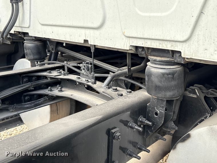 image for item YA1340 2019 International LT625 semi truck