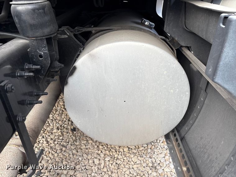 image for item YA1340 2019 International LT625 semi truck