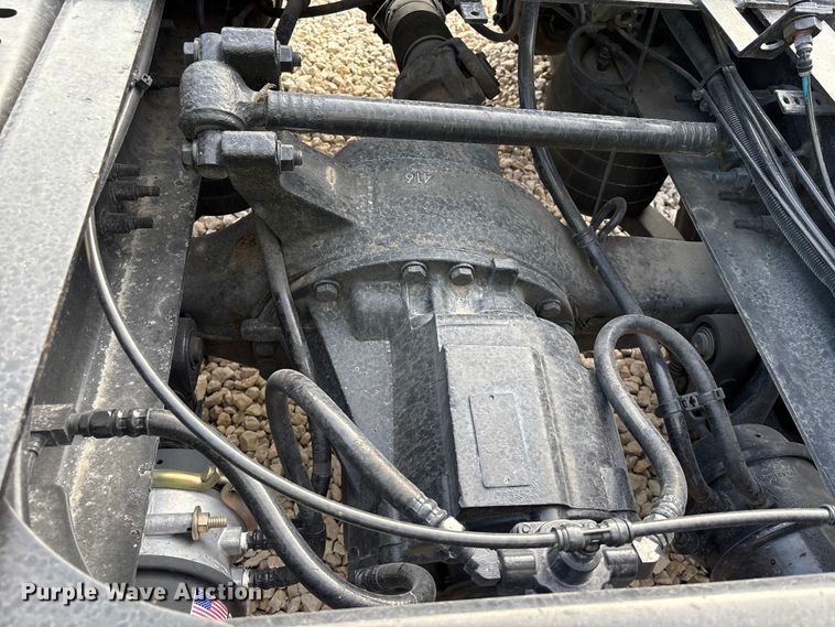 image for item YA1340 2019 International LT625 semi truck