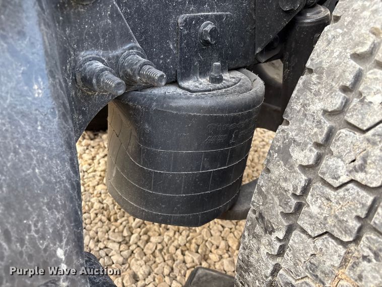 image for item YA1340 2019 International LT625 semi truck