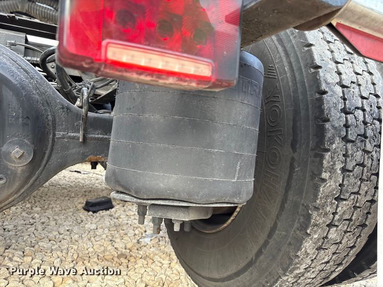 image for item YA1340 2019 International LT625 semi truck