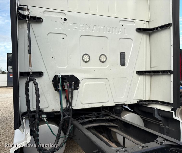 image for item YA1340 2019 International LT625 semi truck