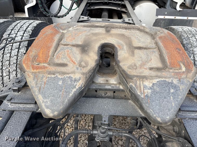 image for item YA1340 2019 International LT625 semi truck