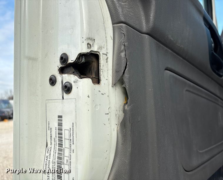 image for item YA1340 2019 International LT625 semi truck