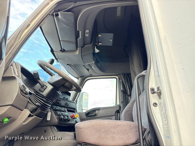 image for item YA1340 2019 International LT625 semi truck