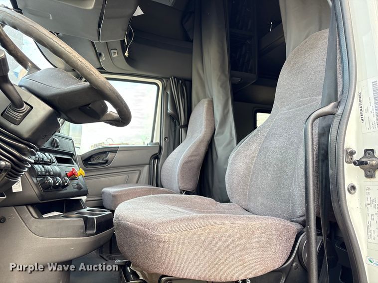 image for item YA1340 2019 International LT625 semi truck