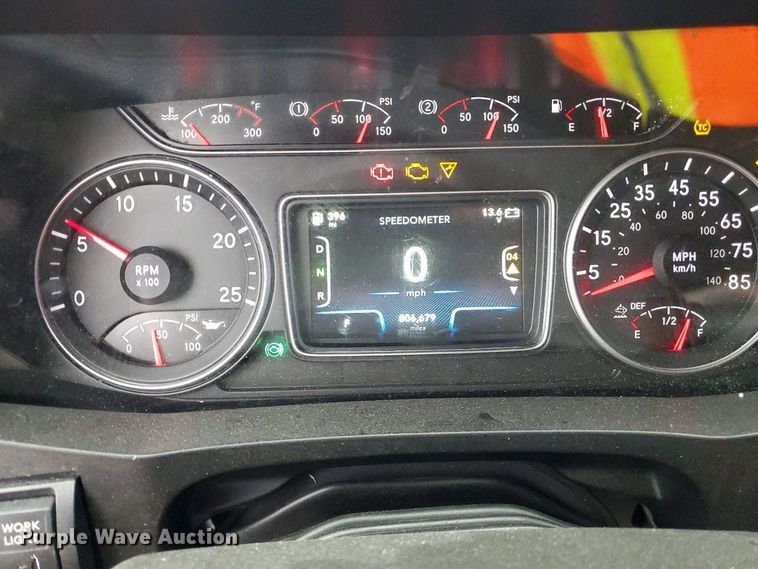 image for item YA1340 2019 International LT625 semi truck