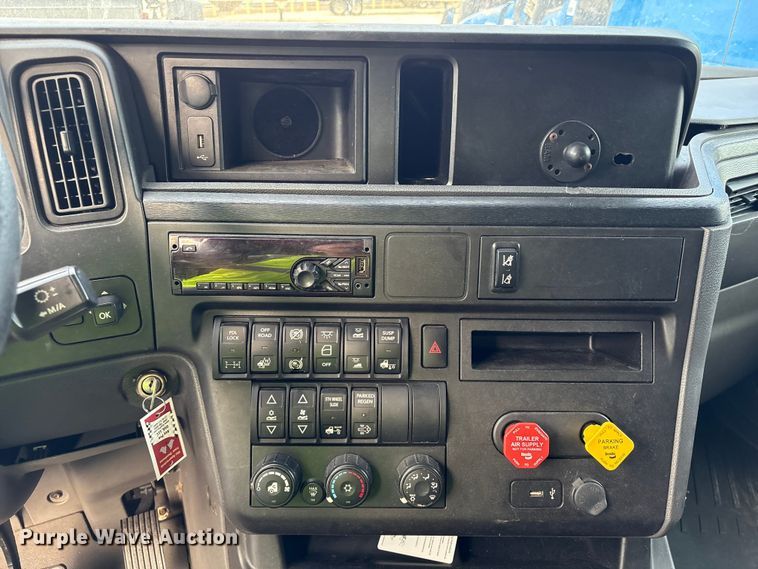 image for item YA1340 2019 International LT625 semi truck