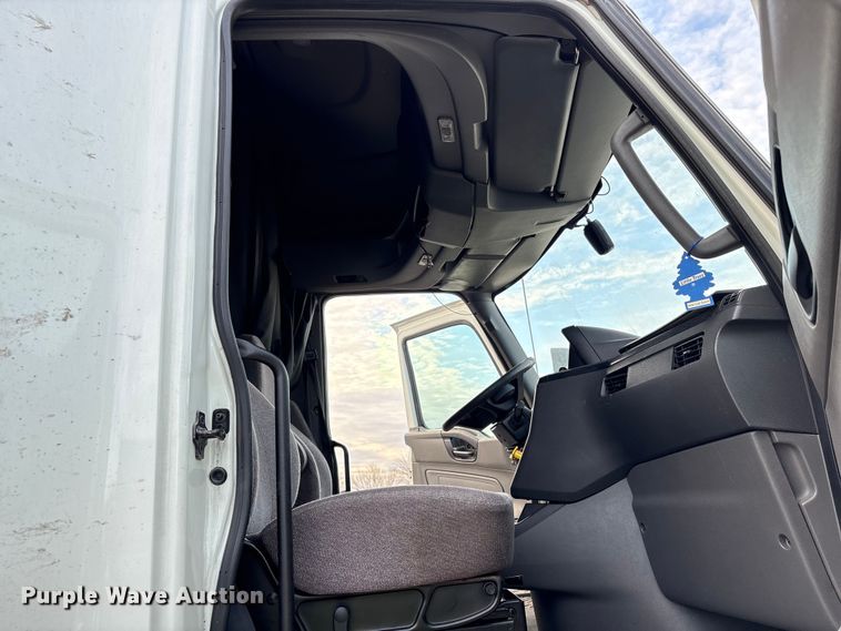 image for item YA1340 2019 International LT625 semi truck
