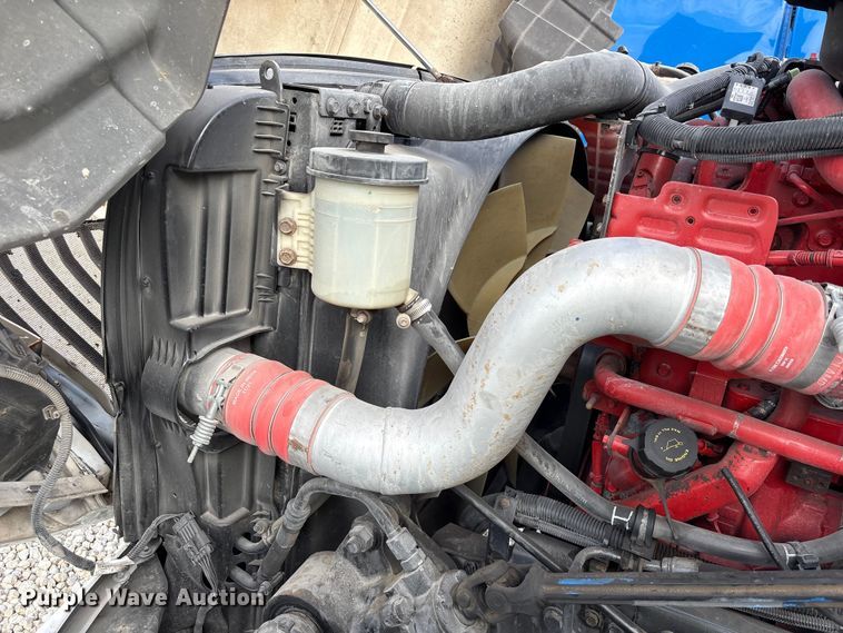 image for item YA1340 2019 International LT625 semi truck