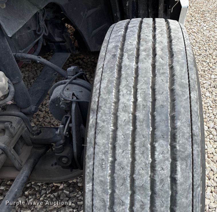 image for item YA1340 2019 International LT625 semi truck