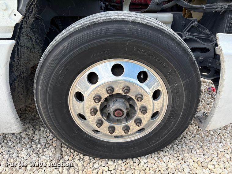 image for item YA1340 2019 International LT625 semi truck