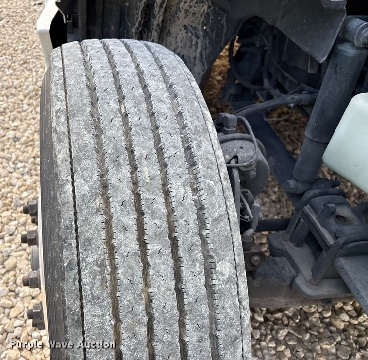 image for item YA1340 2019 International LT625 semi truck