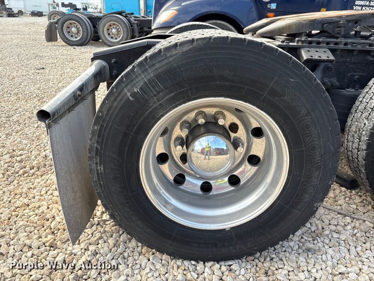 image for item YA1340 2019 International LT625 semi truck