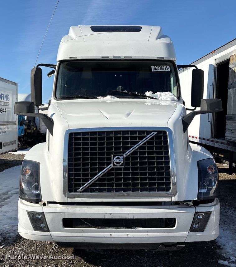 image for item YA1441 2016 Volvo VNL semi truck