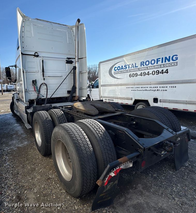 image for item YA1441 2016 Volvo VNL semi truck