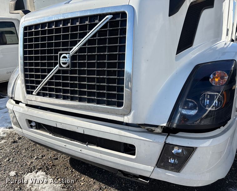 image for item YA1441 2016 Volvo VNL semi truck