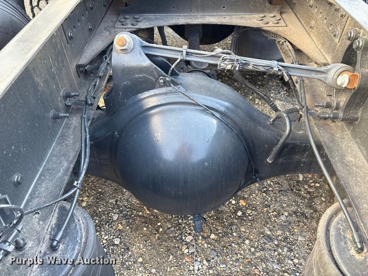 image for item YA1441 2016 Volvo VNL semi truck