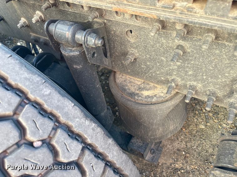 image for item YA1441 2016 Volvo VNL semi truck