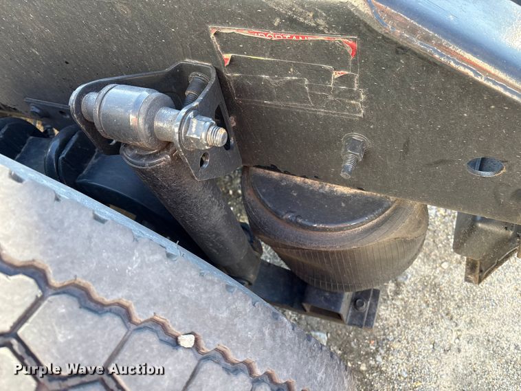 image for item YA1441 2016 Volvo VNL semi truck