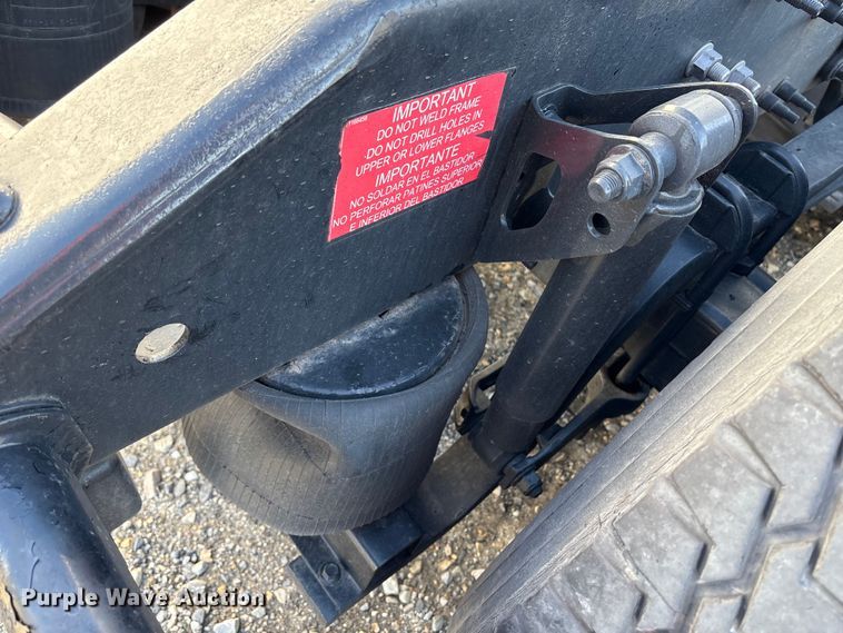 image for item YA1441 2016 Volvo VNL semi truck