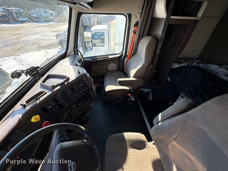 image for item YA1441 2016 Volvo VNL semi truck