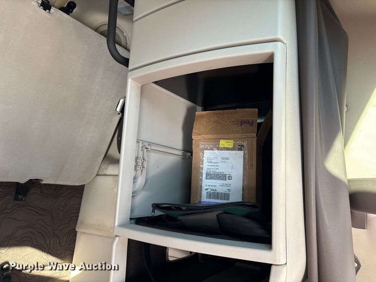 image for item YA1441 2016 Volvo VNL semi truck