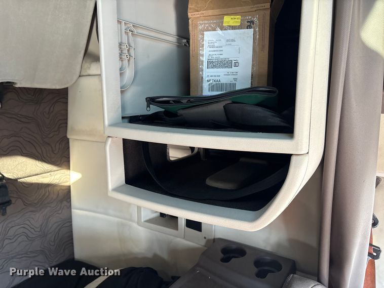 image for item YA1441 2016 Volvo VNL semi truck