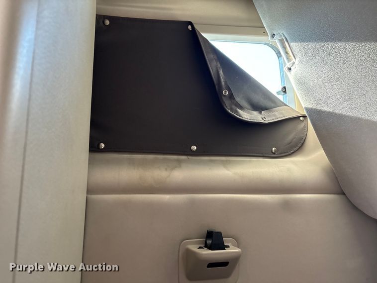 image for item YA1441 2016 Volvo VNL semi truck