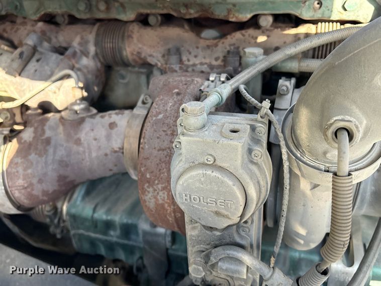 image for item YA1441 2016 Volvo VNL semi truck